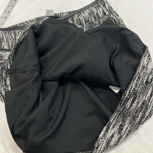 White House Black Market Heathered‎ Black White Skirt - Picture 5 of 8